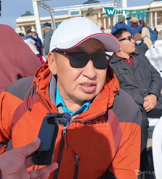 АХМАД НАСТАН Д.ОТГОННЯМ: Дарга нар амьдралаас тасарчихаараа балай балай юм ярьдаг юм байна.
